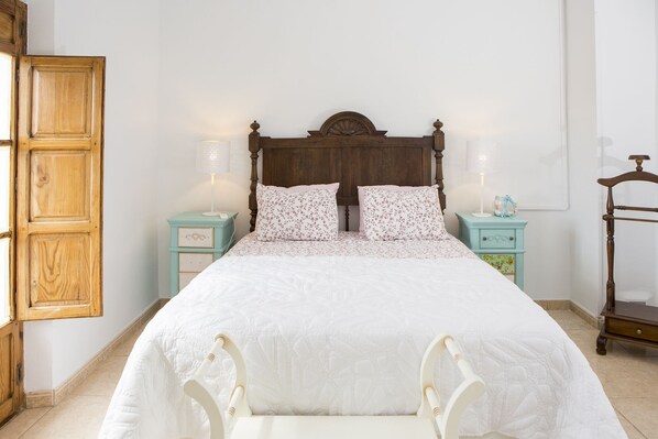 4 chambres, chambres insonorisées, fer et planche à repasser