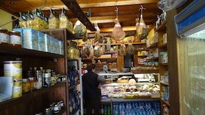 A small grocery store with wooden shelves stocked with canned goods, pasta, and other food items. - Villa Garibaldi. Beautiful mountain town in wine area ½ hour from Rome and beach (Cori)