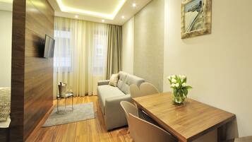 Superior Suite | In-room dining