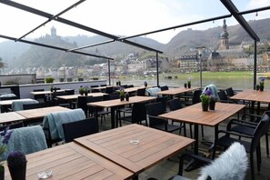 Outdoor dining - Hotel am Hafen (Cochem)