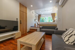 TV, Netflix, streaming services - ART&ZEN Entire House @SUKHUMVIT39 BTS Phrompong (wattana)