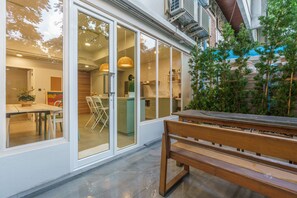 Outdoor dining - ART&ZEN Entire House @SUKHUMVIT39 BTS Phrompong (wattana)