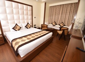 Desk, laptop workspace, iron/ironing board, free WiFi - Hotel SK Grand (Jaipur)