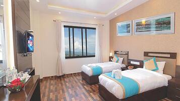 Deluxe Room | Desk, soundproofing, iron/ironing board