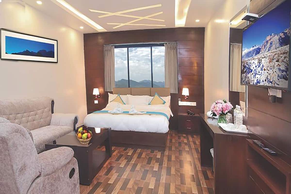 Deluxe Room | Desk, soundproofing, iron/ironing board (on request)