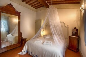 2 bedrooms, iron/ironing board, travel cot, free WiFi