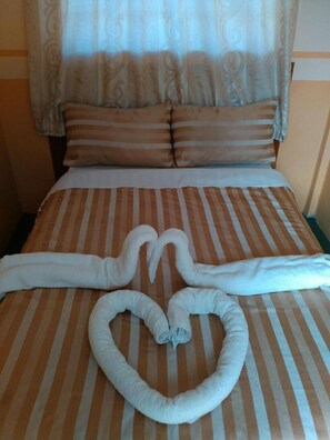 Bureau, Wi-Fi gratuit, draps fournis