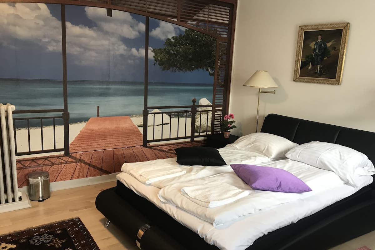 Standaard kamer, gedeelde badkamer | Luxe beddengoed, pillowtop-bedden, individueel gedecoreerd