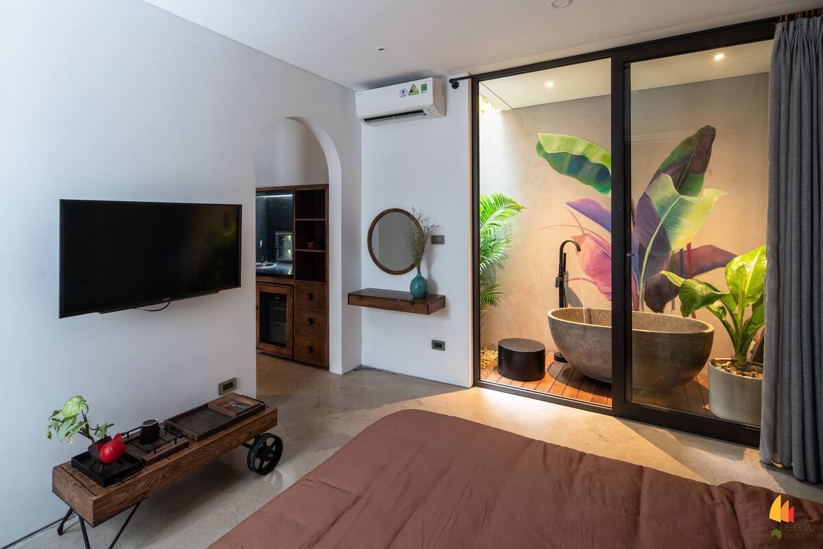 Romantic Double Room | Minibar (some free items), in-room safe, desk, laptop workspace