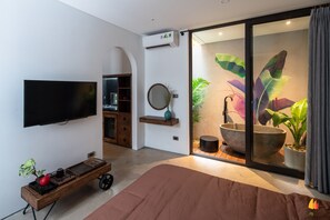 Chambre Double Romantique | Mini-bar avec articles gratuits, coffres-forts dans les chambres, bureau