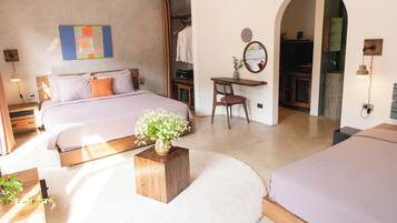 Kamar Keluarga | Isi minibar gratis, brankas, meja kerja, dan ruang kerja ramah laptop