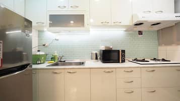 Family Apartment | Private kitchen | Fridge, electric kettle