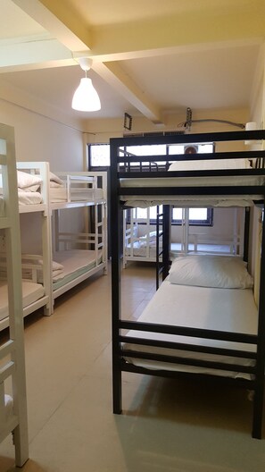 12-Bed Female Dormitory Room | 免费 WiFi