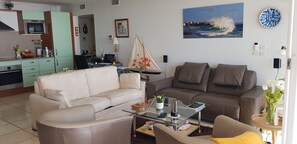 TV, DVD player, stereo - THE PATIO APARTMENT FACING THE SEA (Canet-en-Roussillon)