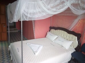 Chambre Standard | Bureau, draps fournis