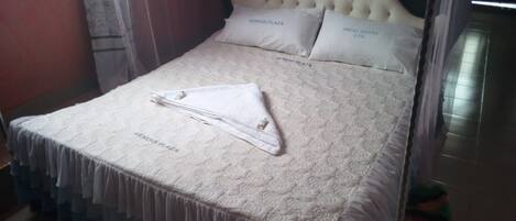 Standard Room | Desk, bed sheets