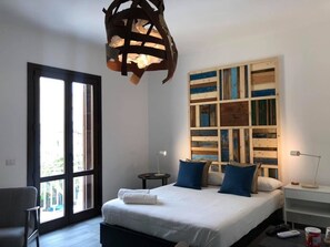 Superior-Suite, Blick auf den Innenhof (Orizzonte) | 1 Schlafzimmer, Minibar, individuell dekoriert, individuell eingerichtet