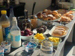 A breakfast buffet with various food items including pastries, muffins, and fruit. - B&B Terra di Sicilia Luxury Rooms (Avola)