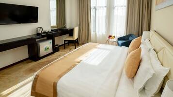 Quarto casal superior | Frigobar, cofres nos quartos, escrivaninha, cortinas blackout