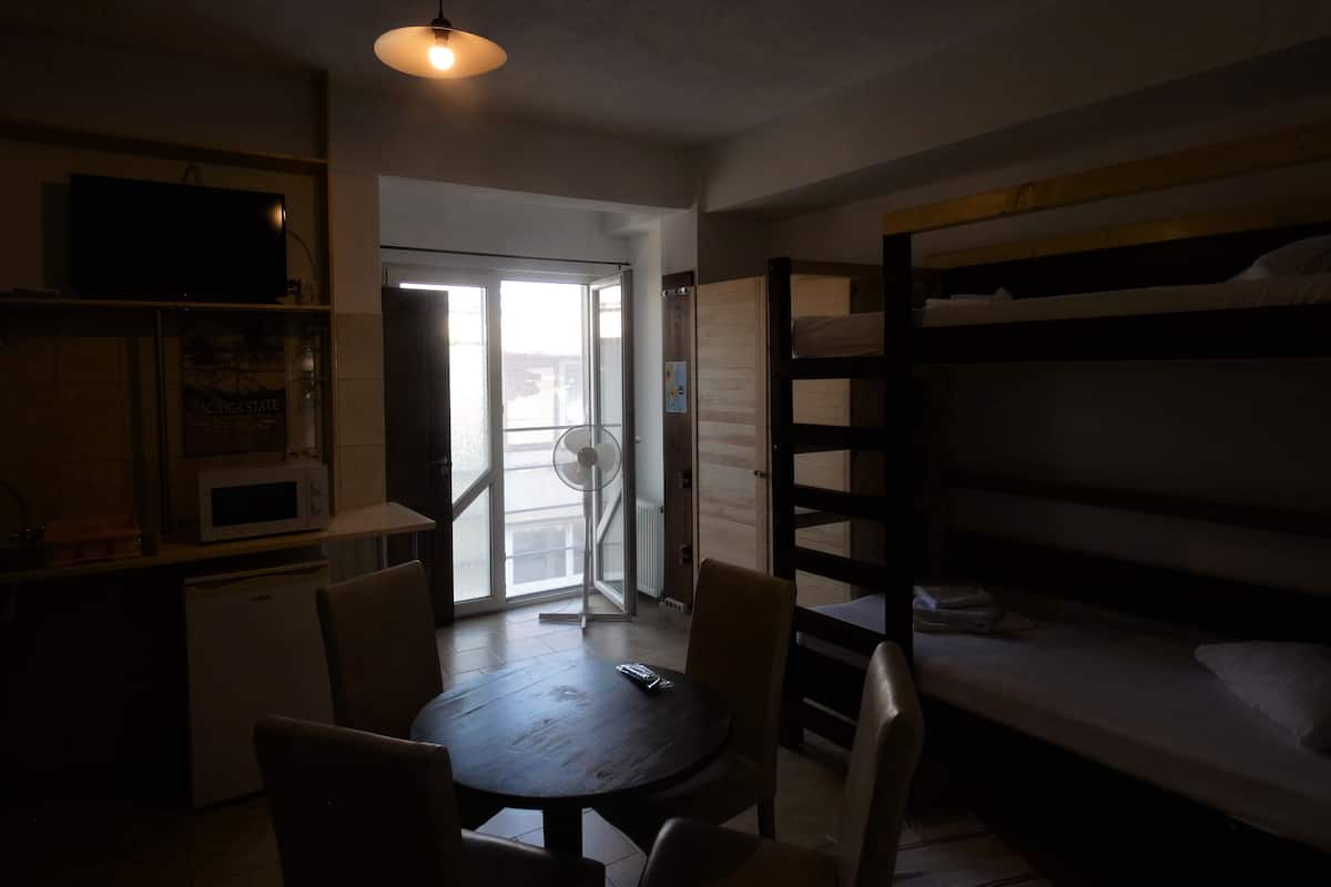 Habitación cuádruple Premium | Wifi gratis, ropa de cama y acceso para silla de ruedas