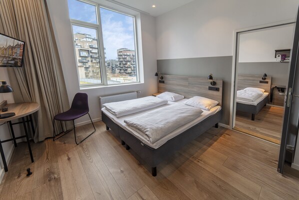 Family Quadruple Room | Desk, laptop workspace, soundproofing, free WiFi