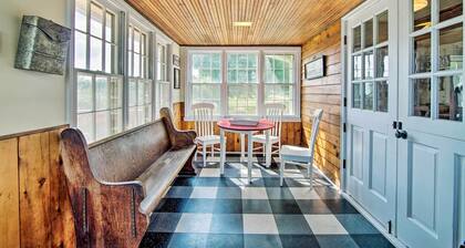 Remodeled Historic Farmhouse ~ 20 Mi to KC!