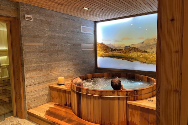 Sauna seca, banheira de hidromassagem