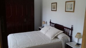 3 dormitorios, tabla de planchar con plancha, wifi y ropa de cama