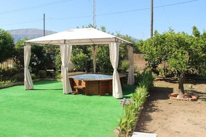 Bañera de hidromasaje al aire libre