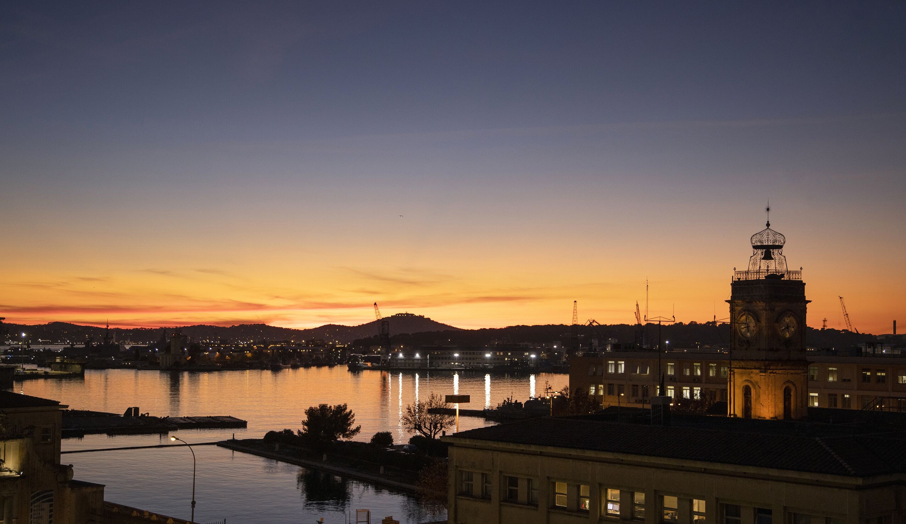 chambre sun deck avec access rooftop et bassin | view from room
