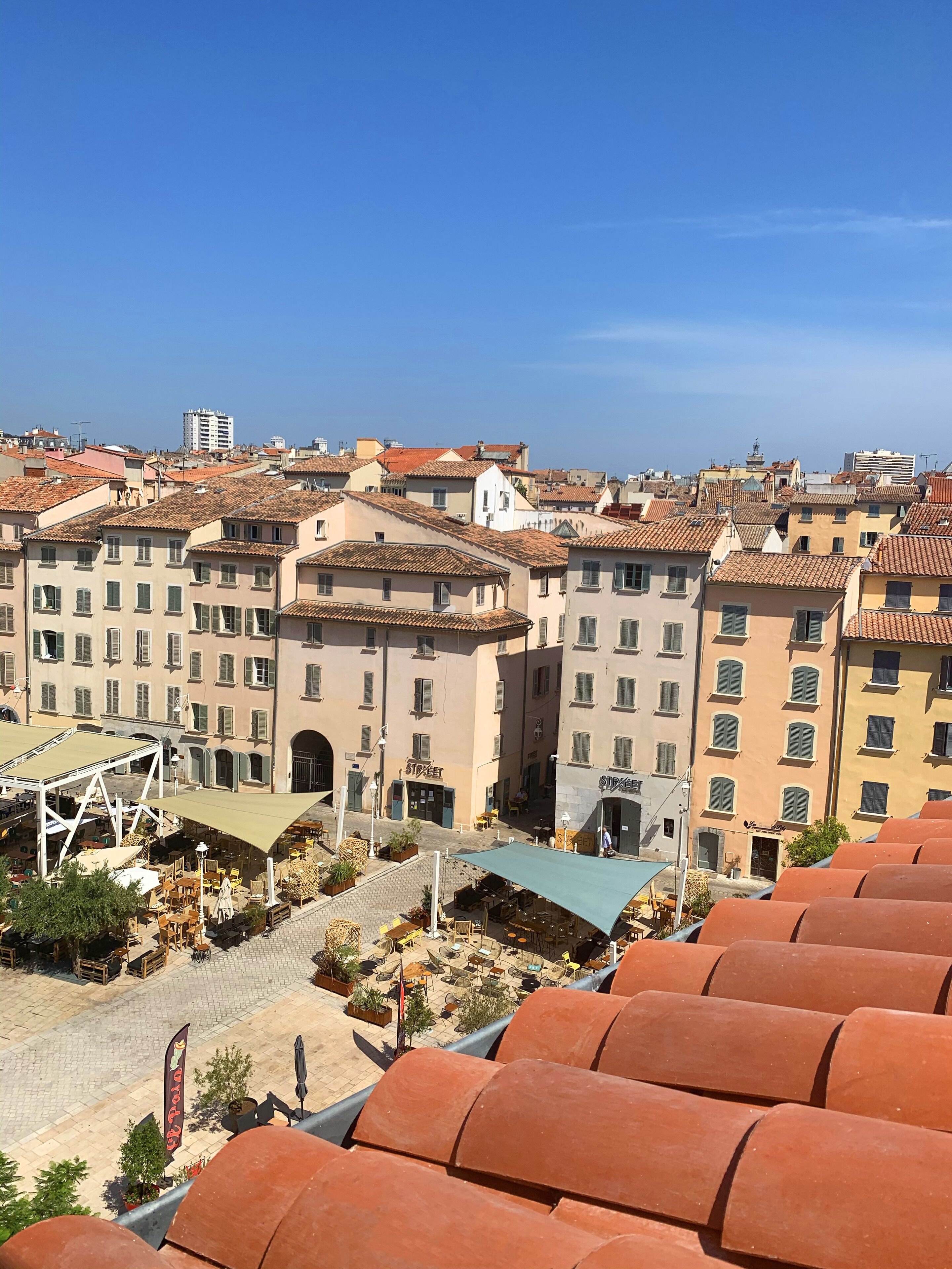 Chambre Skipper avec access rooftop et bassin | Vue sur la ville