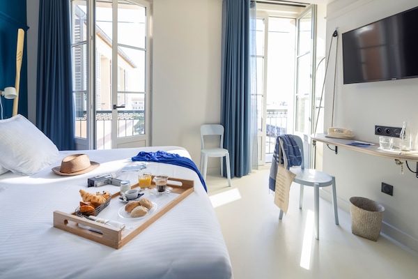 1 bedroom, premium bedding, free minibar, in-room safe