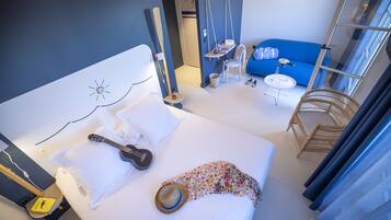 Ropa de cama de alta calidad y minibar con artículos gratuitos