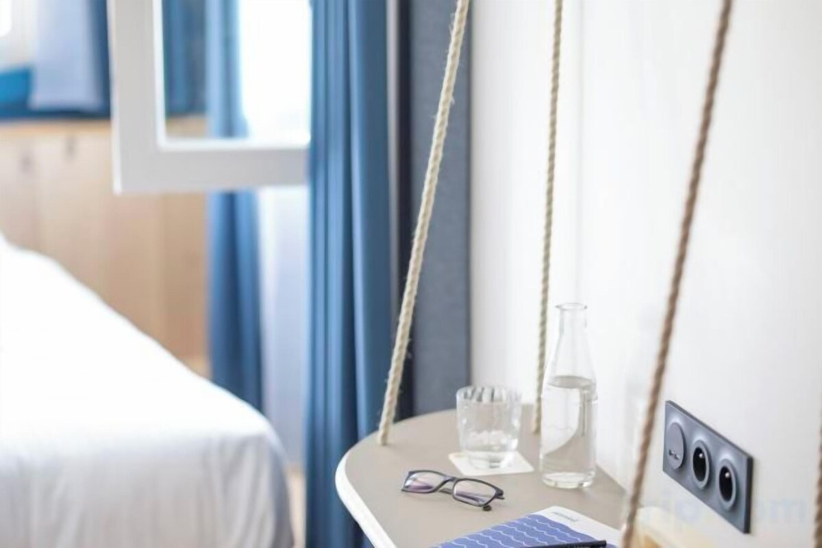 Luxe beddengoed, een gratis minibar, een kluis op de kamer, een bureau