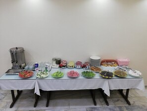Esmorzar diari d'estil bufet gratuït