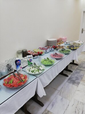 Free daily buffet breakfast - Cagan Hotel (Konyaalti)