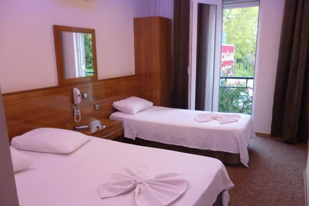 Chambre Triple | Minibar, chambres insonorisées, fer et planche à repasser, Wi-Fi gratuit