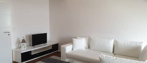 Smart TV, table tennis