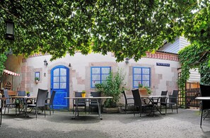Courtyard - Hotel Nothwang (Forchtenberg)