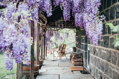 ELLERSLIE COTTAGE - FOR LOVERS AND DREAMERS
