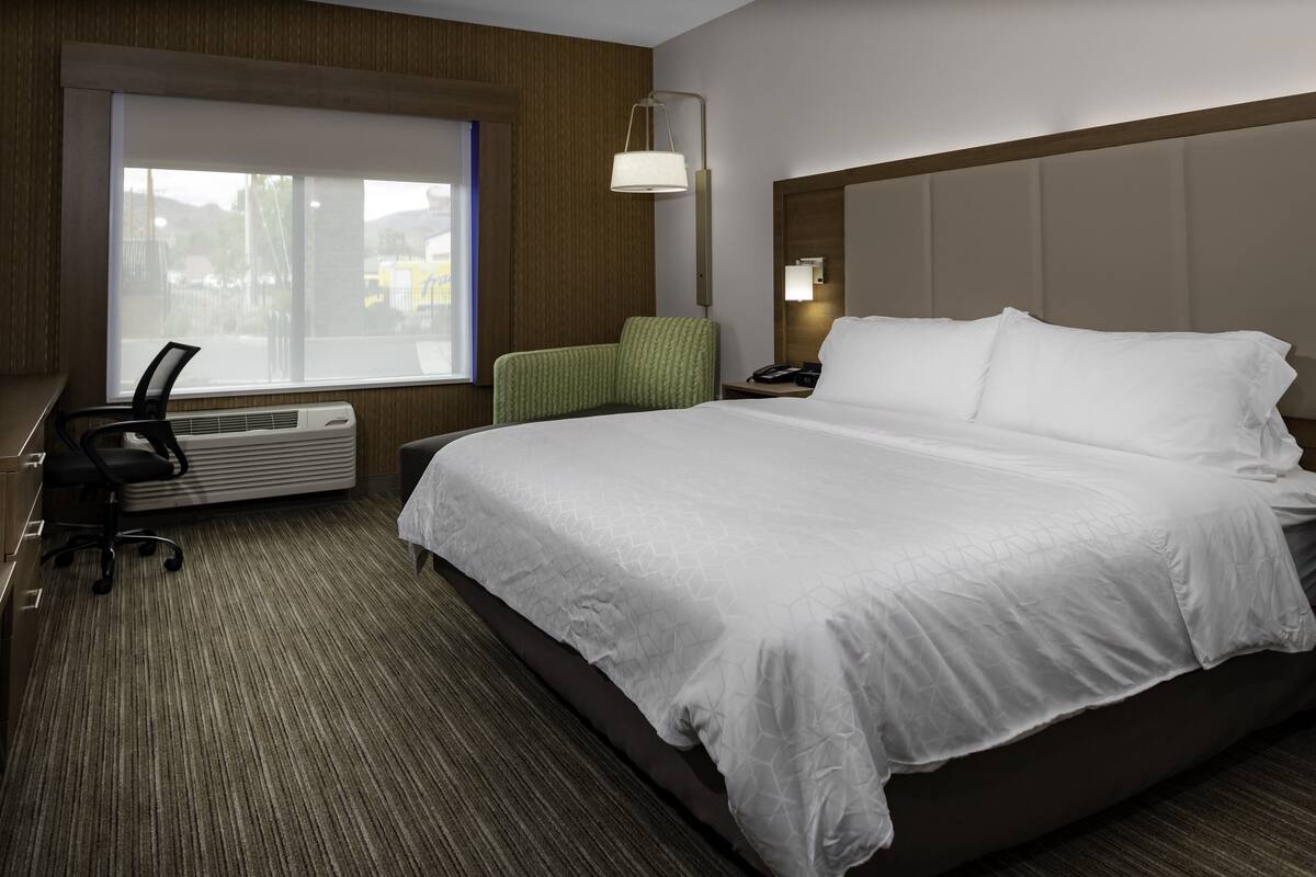1 bedroom, premium bedding, pillow-top beds, in-room safe