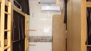 Deluxe Shared Dormitory - Super Dormitory (Mumbai)