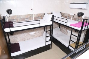 Felles sovesal – standard, for menn og kvinner (20 Beds)
