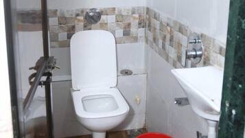 Standard Shared Dormitory, Mixed Dorm (20 Beds) | Bathroom