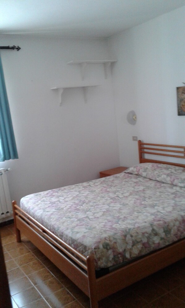 3 bedrooms, iron/ironing board, bed sheets