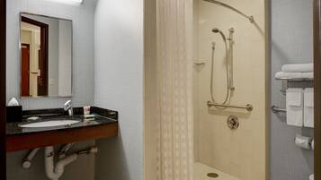 Hydromassage showerhead, free toiletries, hair dryer, towels