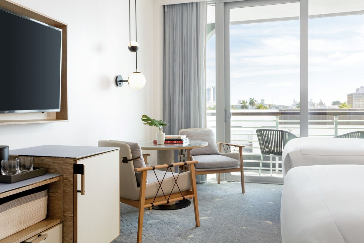 Phòng Premium, 2 giường đôi, ban công, quang cảnh thành phố | Bộ đồ giường cao cấp, minibar, két bảo mật tại phòng, bàn 