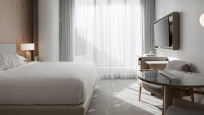 Rom, 1 kingsize-seng (Atrium View) | Sengetøy av topp kvalitet, minibar, safe på rommet og skrivebord