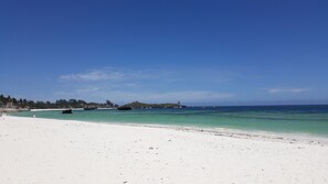 Una spiaggia nelle vicinanze