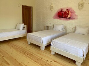 Superior-Dreibettzimmer | Schreibtisch, schallisolierte Zimmer, kostenloses WLAN